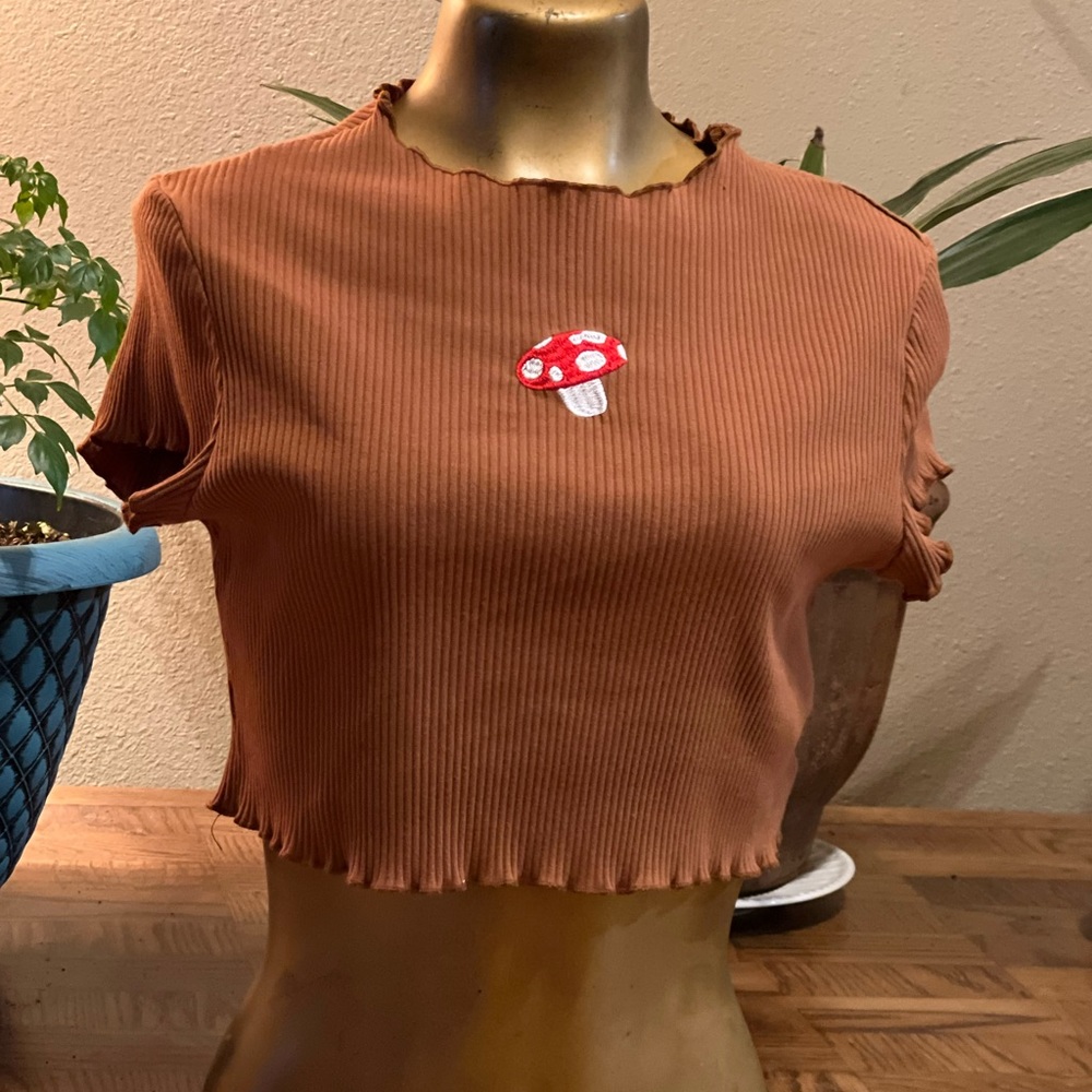 Shroomy crop top